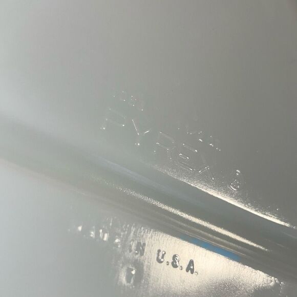 Vintage Pyrex Oval Divided Casserole Dish #1063 1 1/2 Quart Milk White - Picture 2 of 5